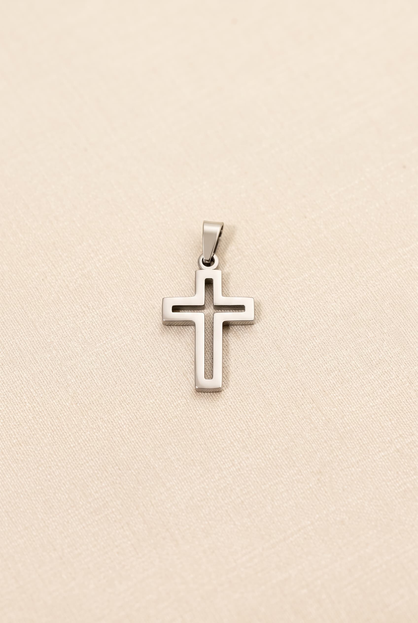 Pingente crucifixo vazado